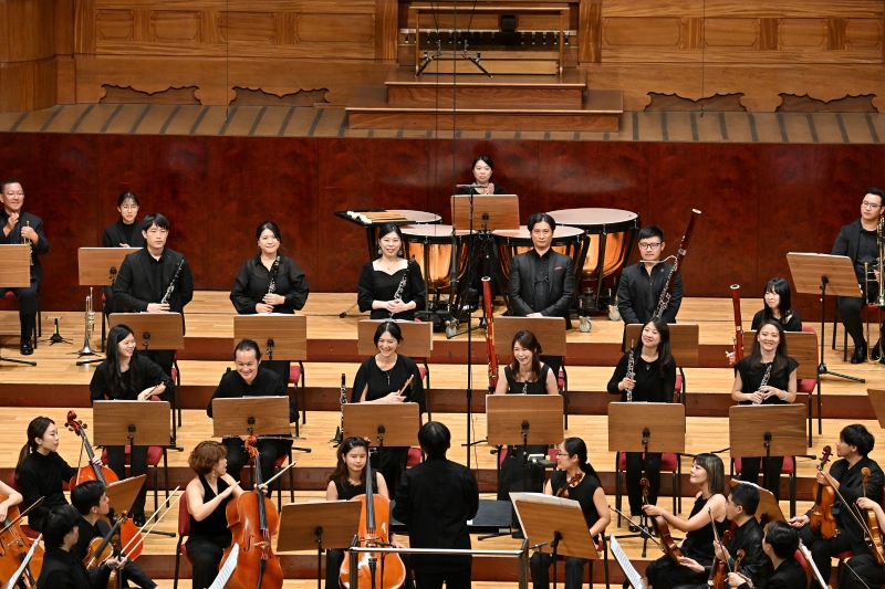 新藝術室內管弦樂團 Ars Nova Chamber & Sinfonietta Orchestra 「2024新藝術德奧樂派巡禮與國人作品- 系列音樂會III」演出照片:本團優秀木管樂群,在音樂會後接受觀眾喝采